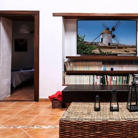 Villa Historica Con Molino De Viento