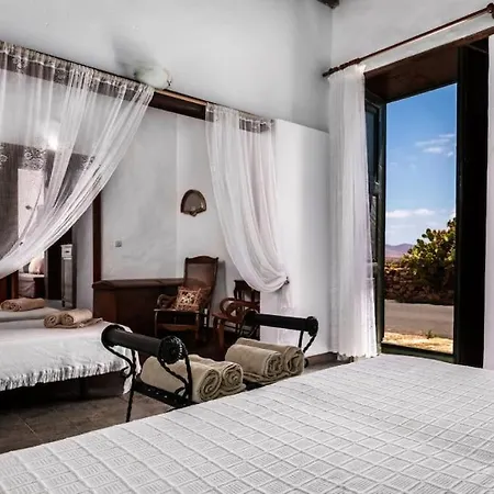 Historica Con Molino De Viento Villa