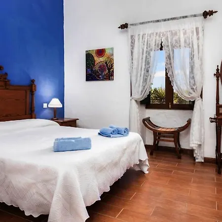 Historica Con Molino De Viento Antigua (Fuerteventura)