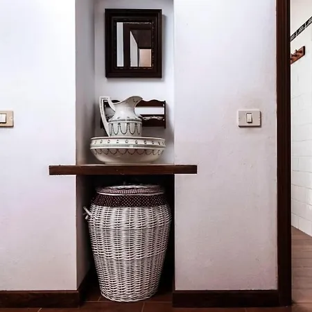 Historica Con Molino De Viento Willa *