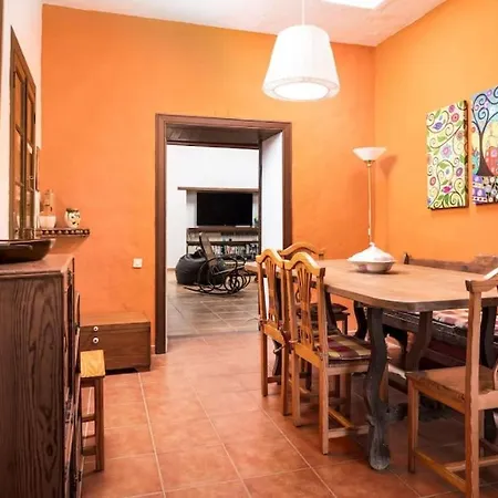 Historica Con Molino De Viento