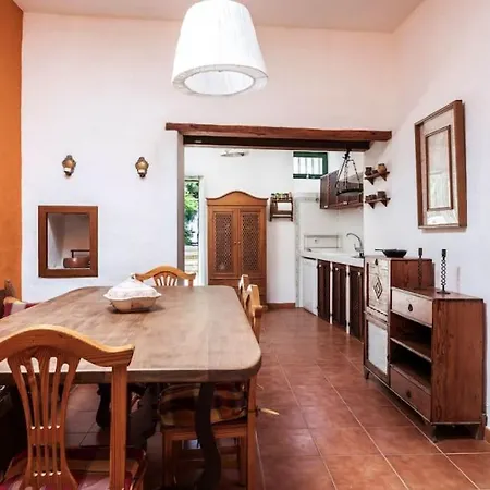 Historica Con Molino De Viento Antigua (Fuerteventura)