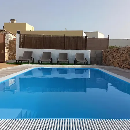 Historica Con Molino De Viento Villa *