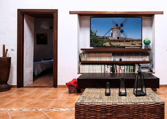 Vila Historica Con Molino De Viento