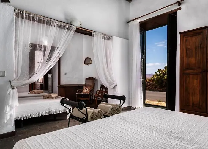 Historica Con Molino De Viento Vila