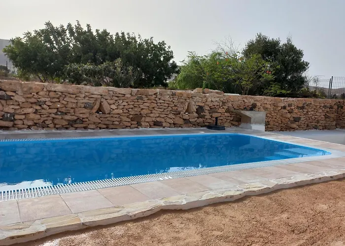 Vila Historica Con Molino De Viento Antigua (Fuerteventura)